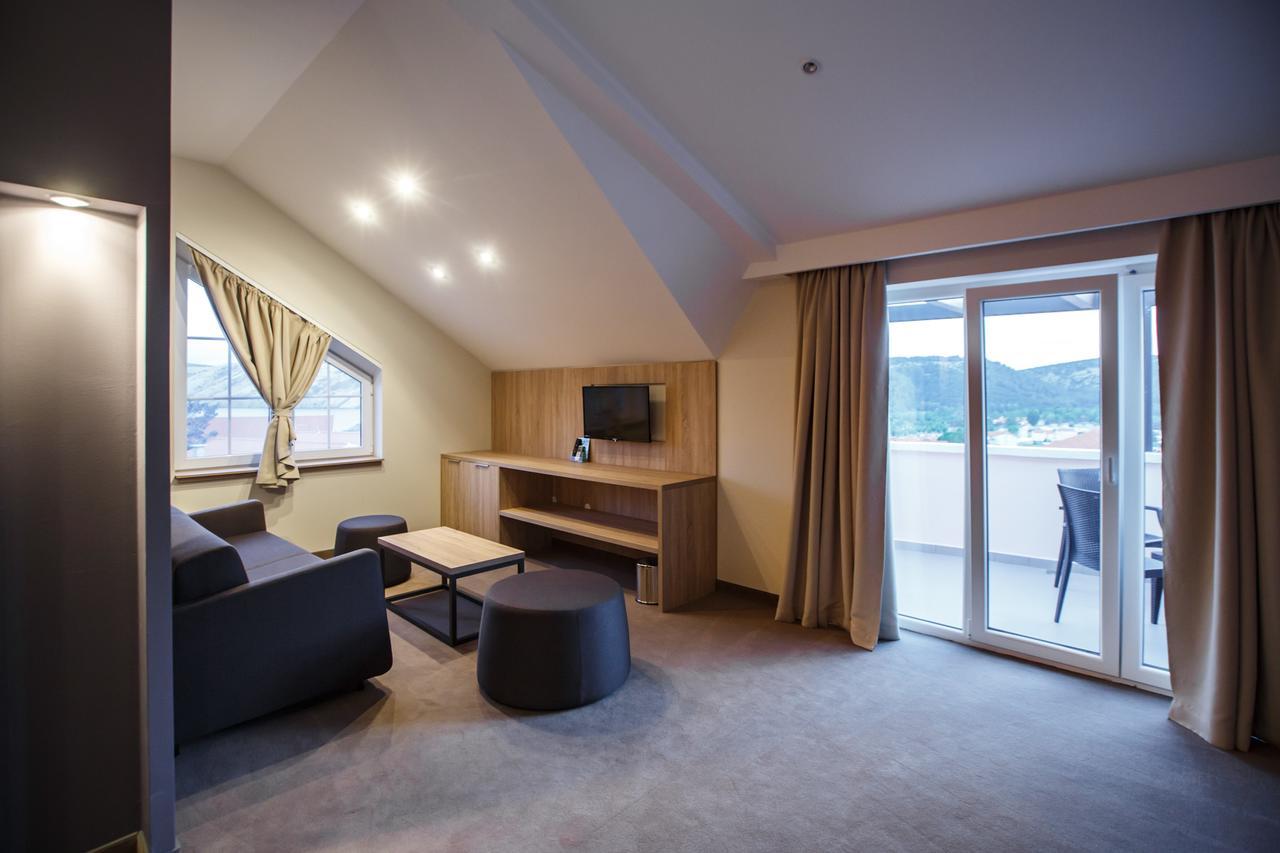 Luxury Suites Bellevue Lopar Buitenkant foto